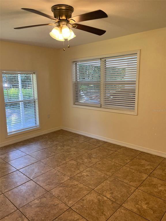 Building Photo - 122 NE 37th Terrace