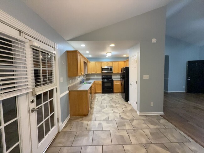 Building Photo - Justice Rd Avail for Rent!