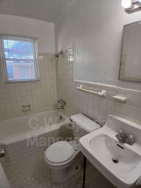 Building Photo - 3019 Avon St