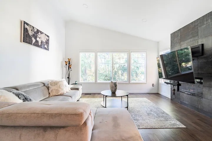 Building Photo - 16908 River Rock Dr