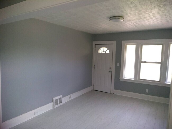 Building Photo - 11205 Notre Dame Ave