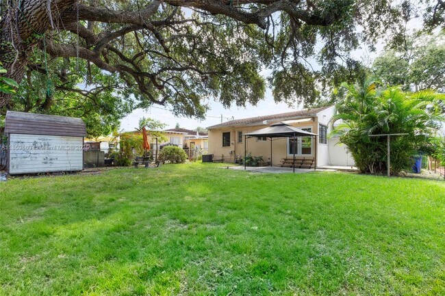 Building Photo - 301 SW 51st Ave