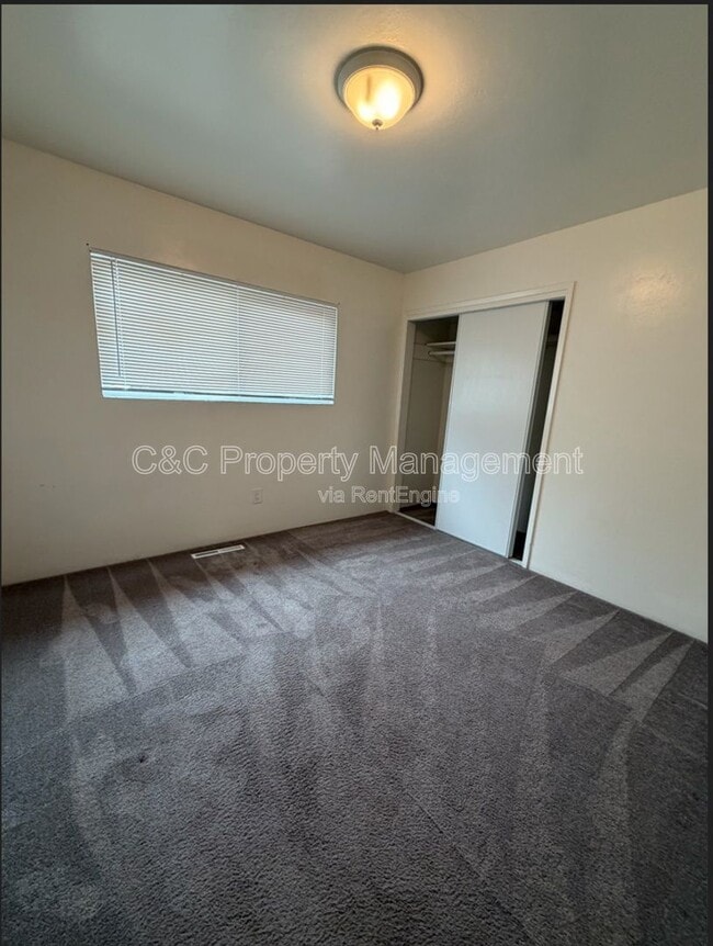 Building Photo - 1124 Carson St