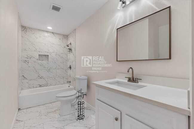 Building Photo - 631 W Baker St