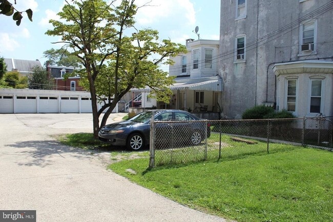 Building Photo - 459 Martin St