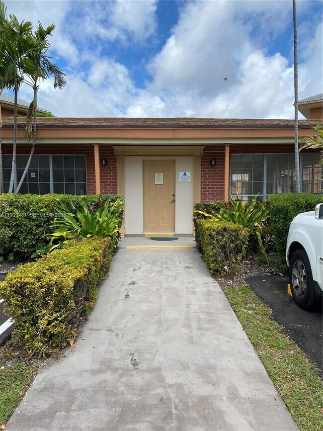 Building Photo - 1855 NE 121st St