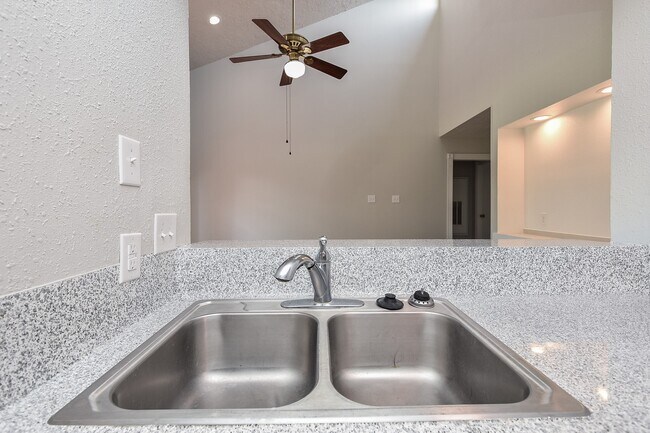 Building Photo - 13151 Walden Rd