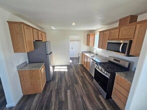 Building Photo - 590 E Kinney St