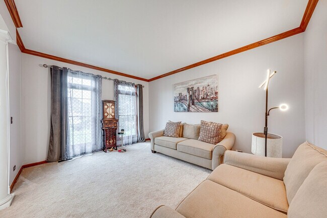 Building Photo - 3423 Goldfinch Dr
