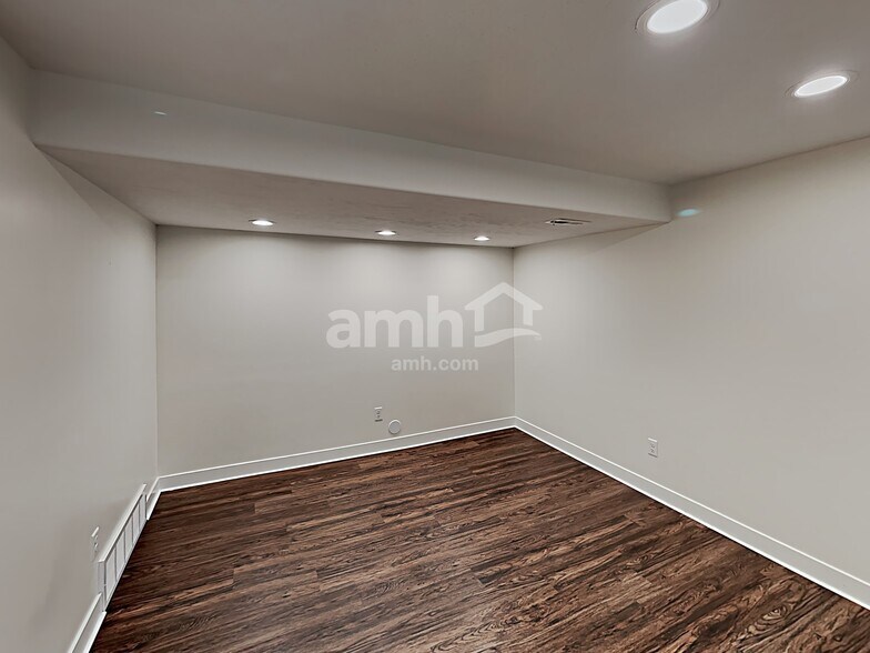 Building Photo - 602 Koins Way