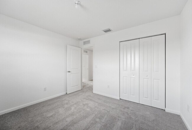 Building Photo - 10739 NW Moon Rise Ln