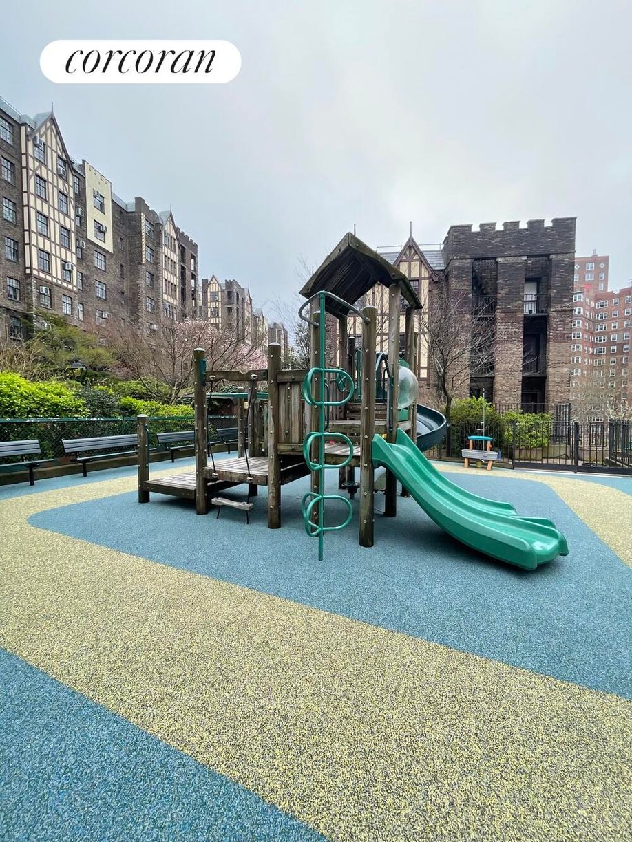 Building Photo - 116 Pinehurst Ave