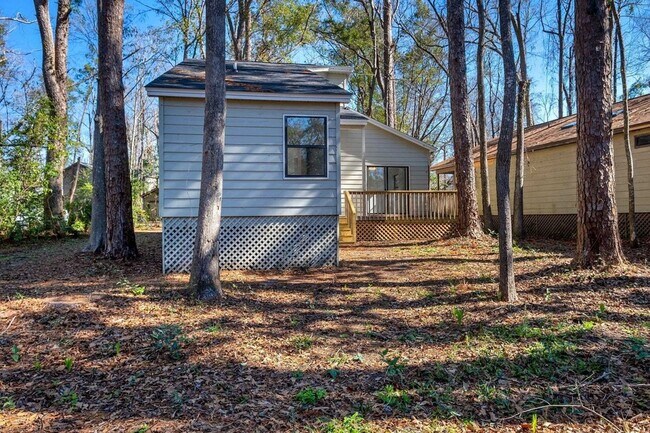Building Photo - 1691 Silverwood Dr
