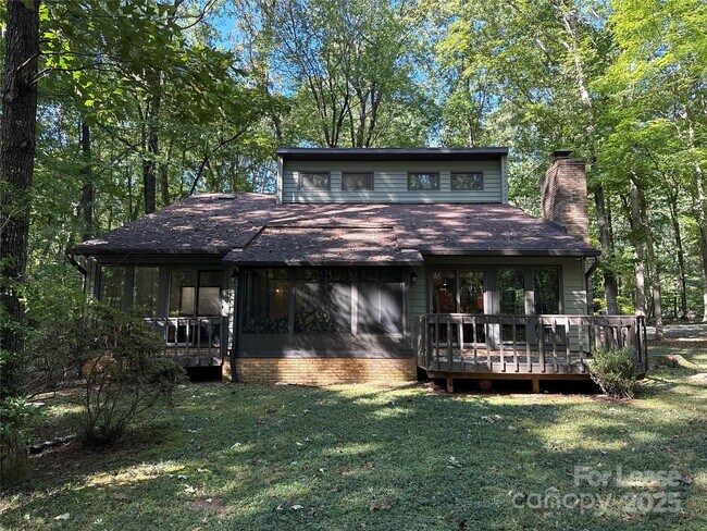 Building Photo - 217 Raintree Dr