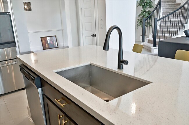 Building Photo - 6211 Shore Ridge Ct