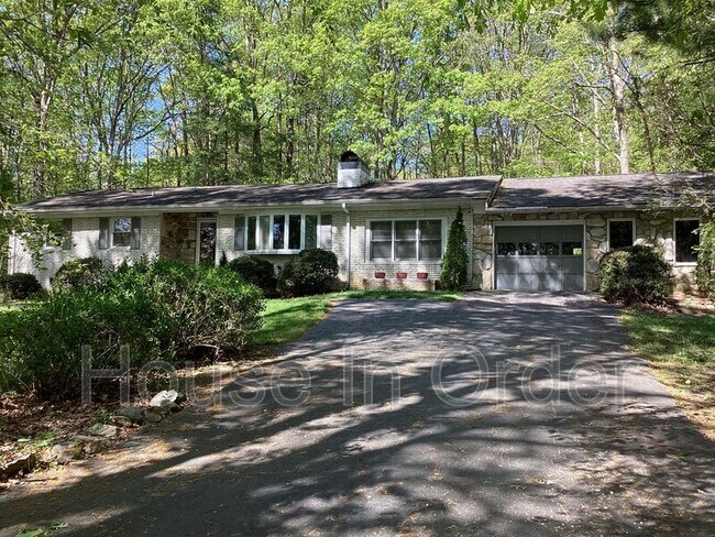 Primary Photo - 24 Glen Cove Rd