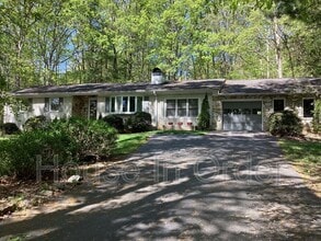 Building Photo - 24 Glen Cove Rd