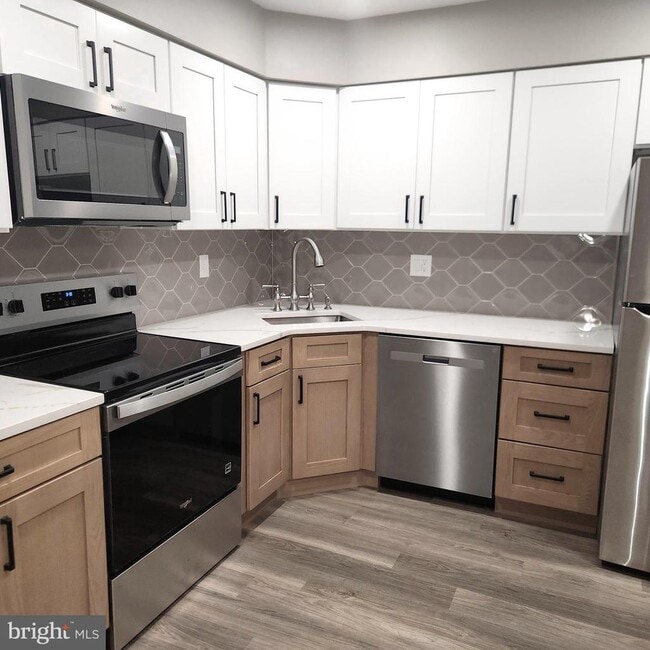 Building Photo - 16 Pickwick Pl