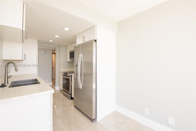 Building Photo - 3031 N Ocean Blvd