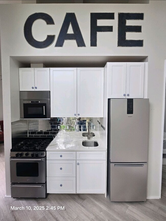 Primary Photo - 1 bed 1 bath home with loft. Custom built ...