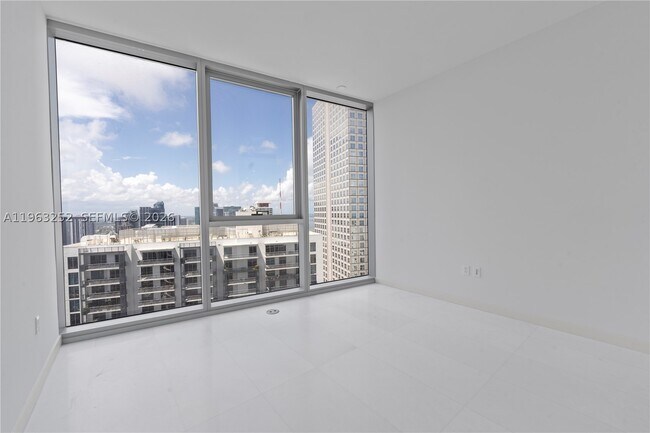 Building Photo - 300 Biscayne Blvd