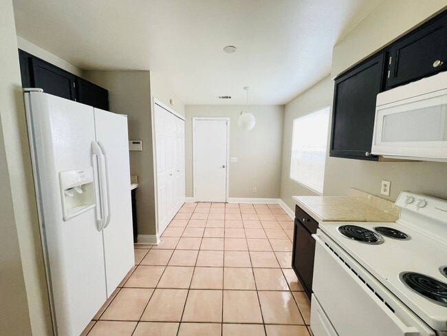 Building Photo - AMAZING HOME 3/2.5 on quiet cul-de-sac in East Orlando