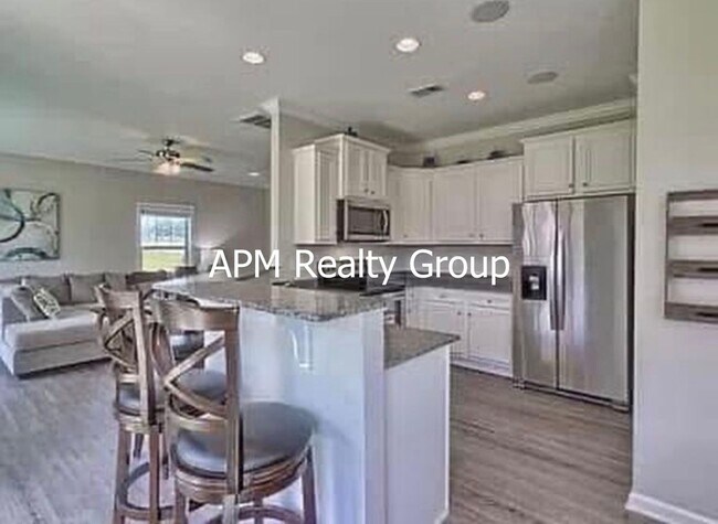 Building Photo - Desirable Chapin Living