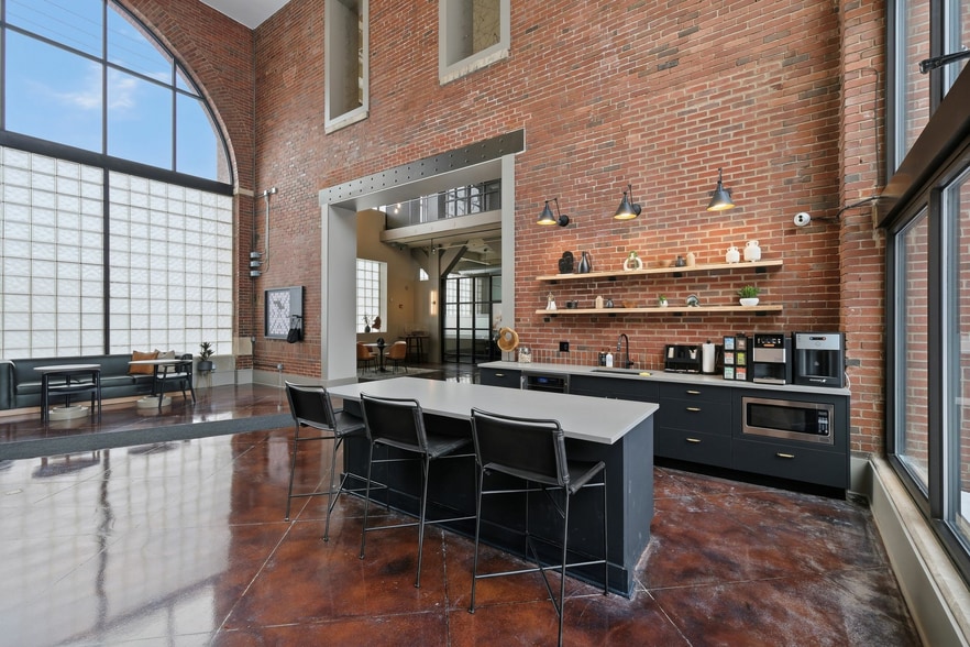 Building Photo - Ovaltine Court