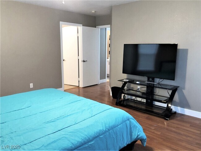 Building Photo - 5544 Donaldson Ct