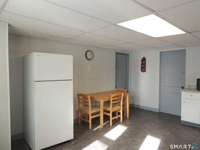 Building Photo - 127 Hosley Ave