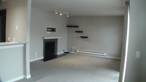Building Photo - Modern condo near downtown Seattle! Parkin...