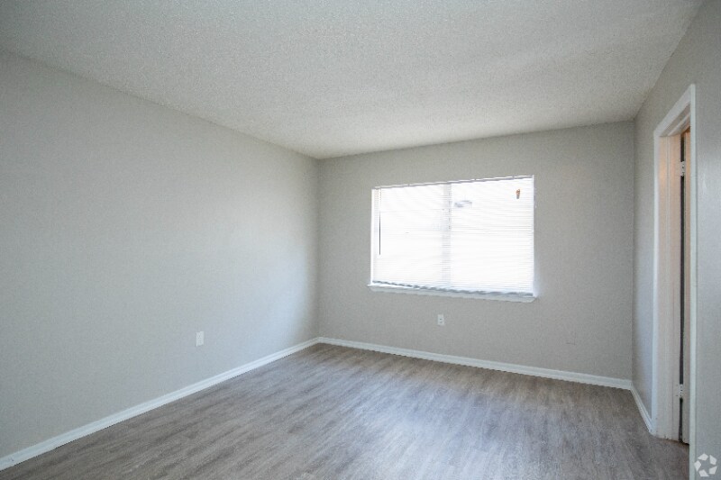 Building Photo - 3809 W Iowa Ave