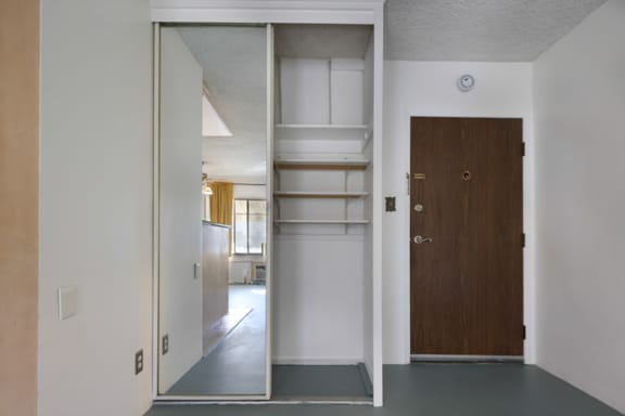 Building Photo - 250 Linden Ave