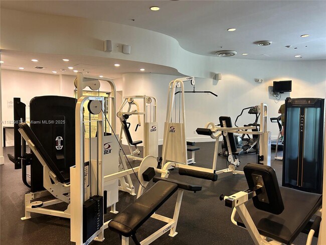 Building Photo - 5600 Collins Ave