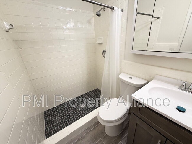 Building Photo - 1527 Leeway Ave