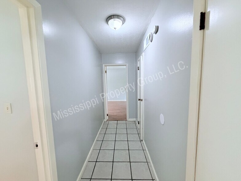Building Photo - 1214 Beanland Dr