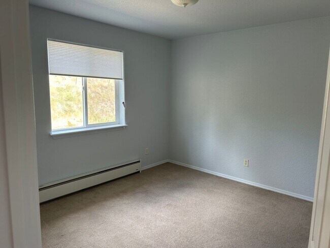 Building Photo - 1201 Wineglass Ct