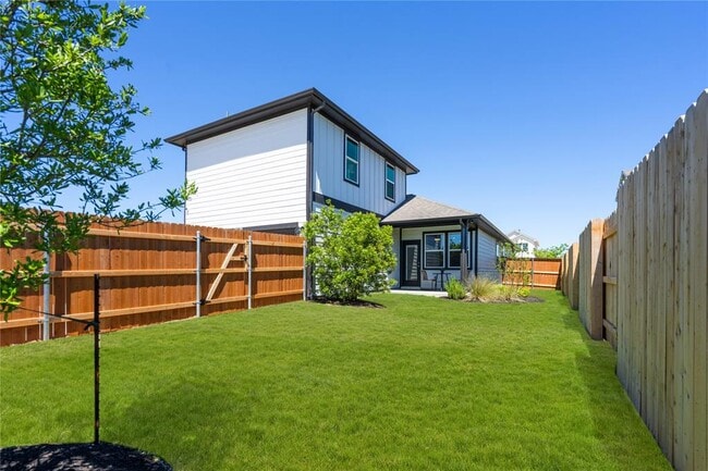 Building Photo - 2428 Ekvall Dr