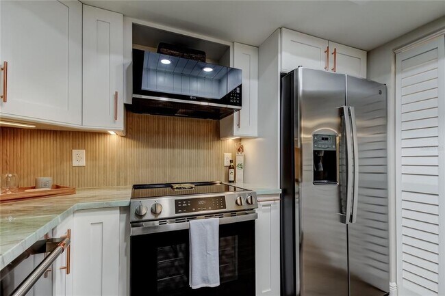 Building Photo - 2673 Sabal Springs Cir