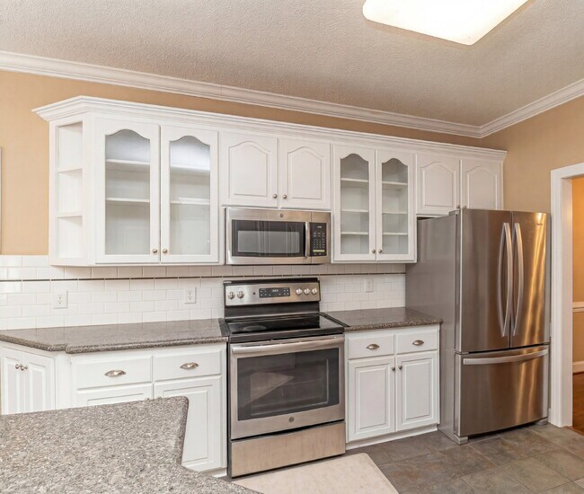 Building Photo - Stunning & Spacious Home in Walnut Hill! 4 Bedrooms | 4 Bathrooms w/ Lawn Care and Trash Service ...