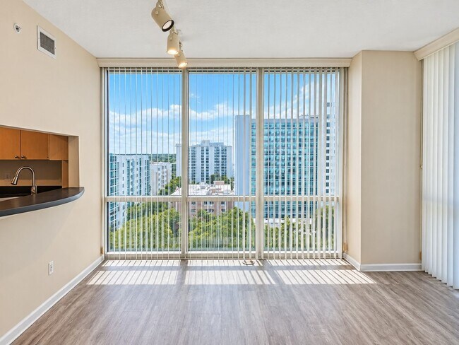 Building Photo - 322 E Central Blvd