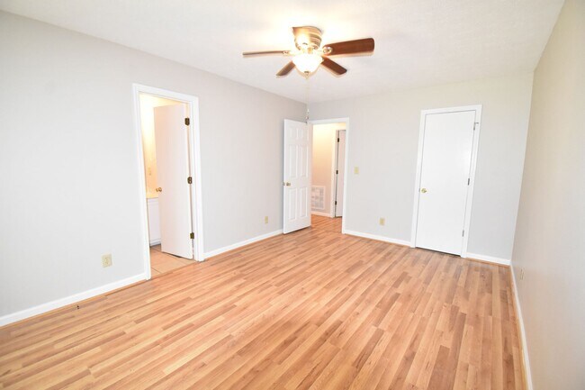 Building Photo - 1646 Rim Rd