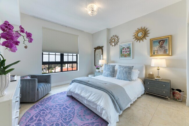 Building Photo - 801 S Olive Ave