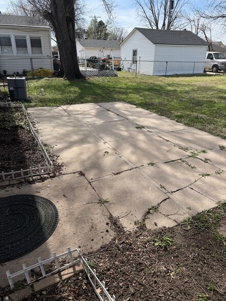 Building Photo - 1707 S Estelle St