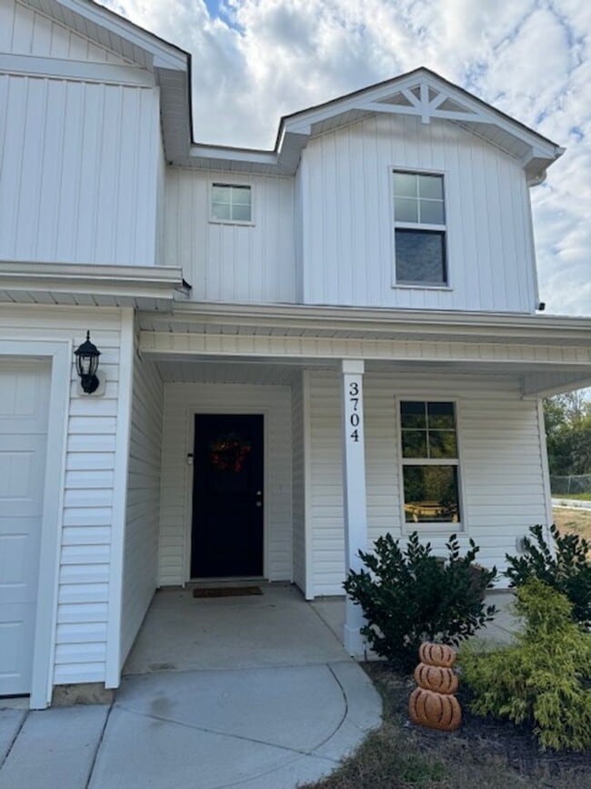 Building Photo - 3704 Stone St