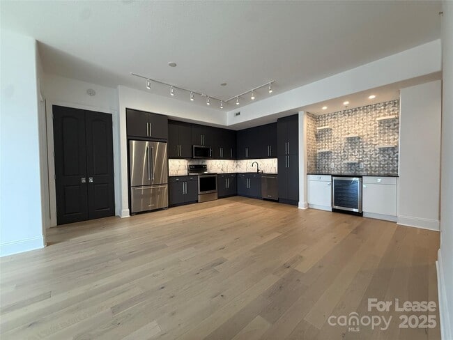 Building Photo - 4625 Piedmont Row Dr