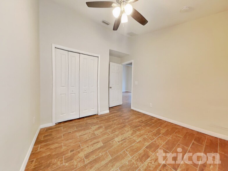 Building Photo - 6816 Monarch Park Dr