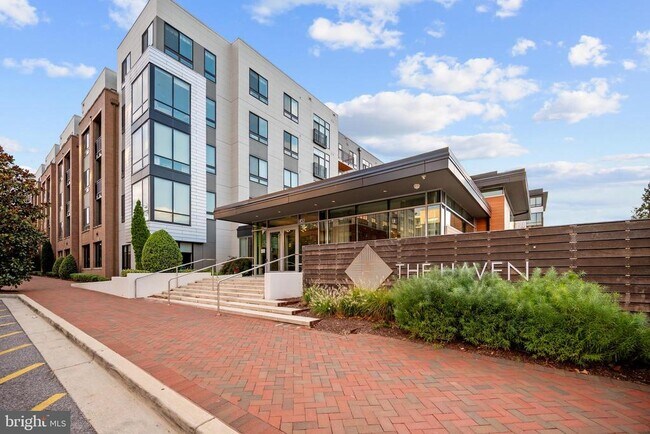 Building Photo - 145 Riverhaven Dr