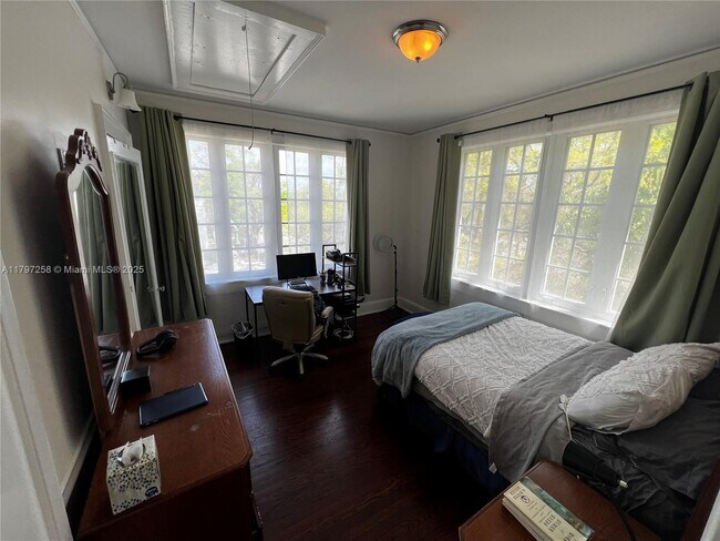 Building Photo - 3224 Biscayne Blvd
