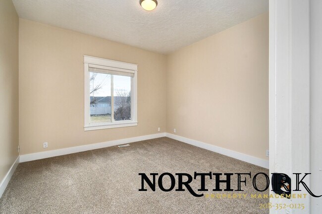 Building Photo - 7725 E Stonecastle Dr